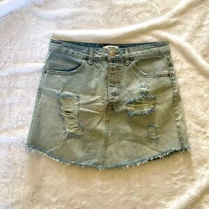 𝅺FOREVER 21 women’s size 26 excellent condition skirt color light blue